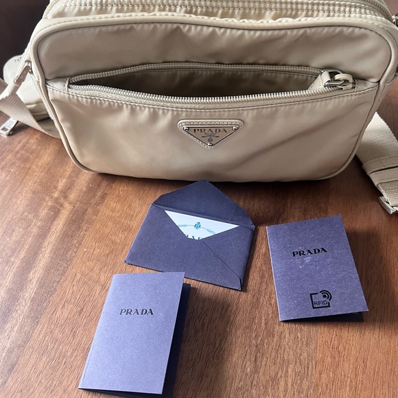 Prada Re-Nylon crossbody messenger bag - w/ receipt + authentication card - Picture 8 of 16